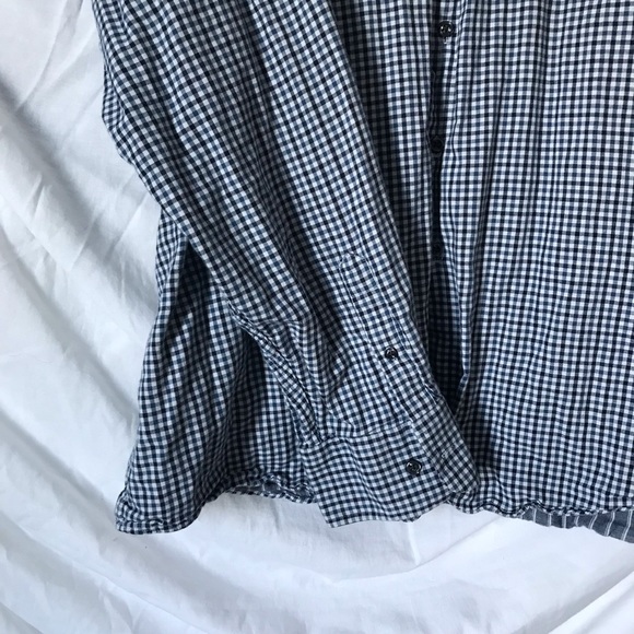 EUC Men’s button down. 3XL fits like a 2XL, therefore listed as such. - Picture 5 of 11